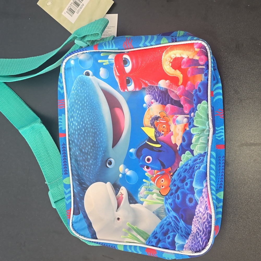 Finding Dory Disney Pixar Lunchbox - Picture 4 of 5
